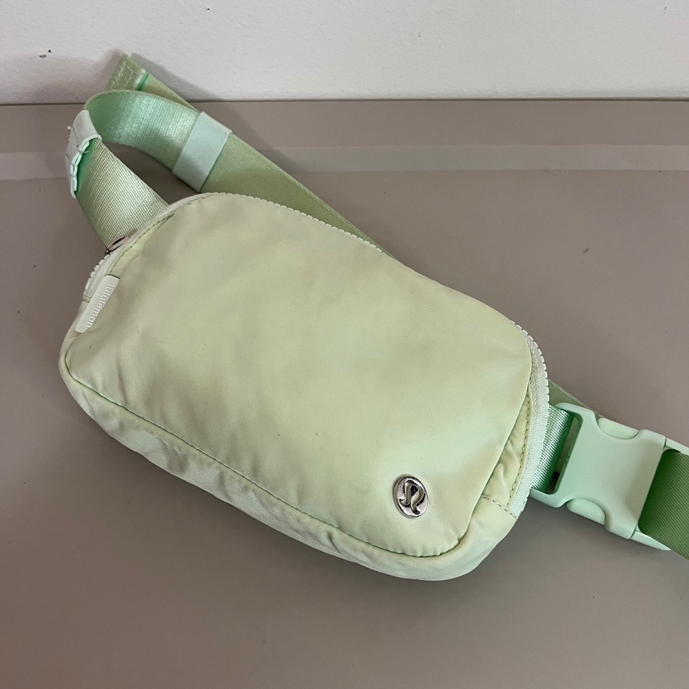 Lululemon Mint Green Everywhere Belt Bag Women OS Nylon Sporty Travel Fanny Pack